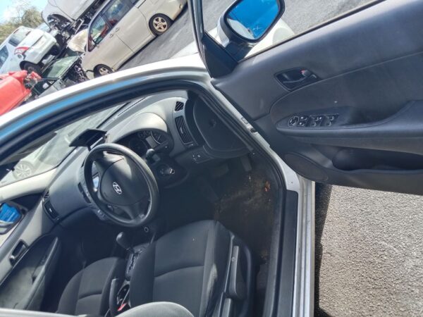 P4981 - Hyundai i30 2010 Silver Wrecking - Image 7
