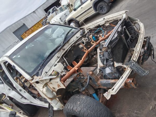 P4983 - Toyota LandCruiser 100 series 2006 White Wrecking
