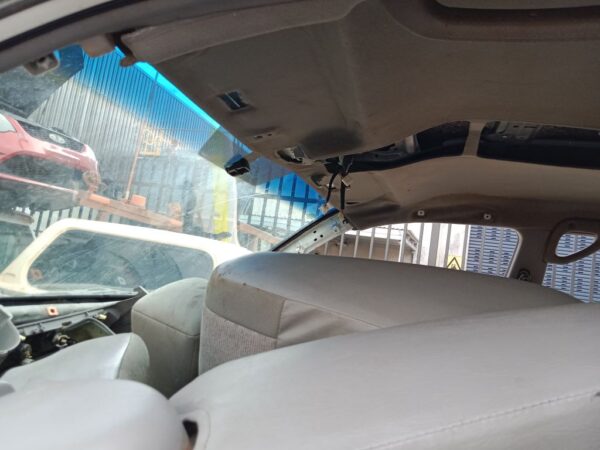 P4983 - Toyota LandCruiser 100 series 2006 White Wrecking - Image 5