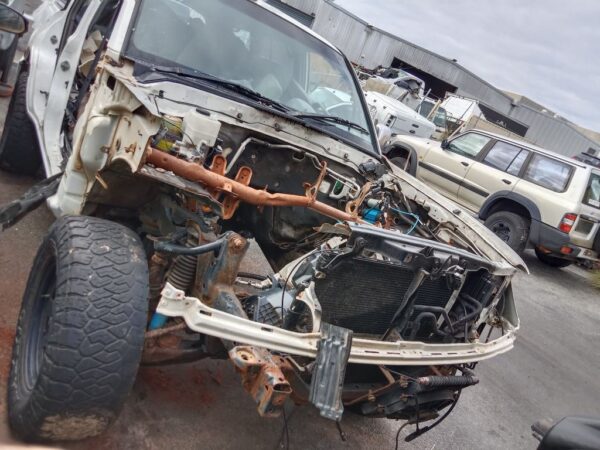 P4983 - Toyota LandCruiser 100 series 2006 White Wrecking - Image 6