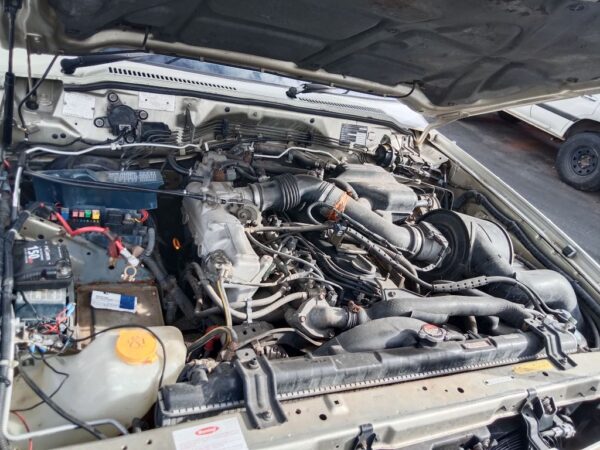 P4984 - Nissan Patrol 2000 Gold Wrecking - Image 3