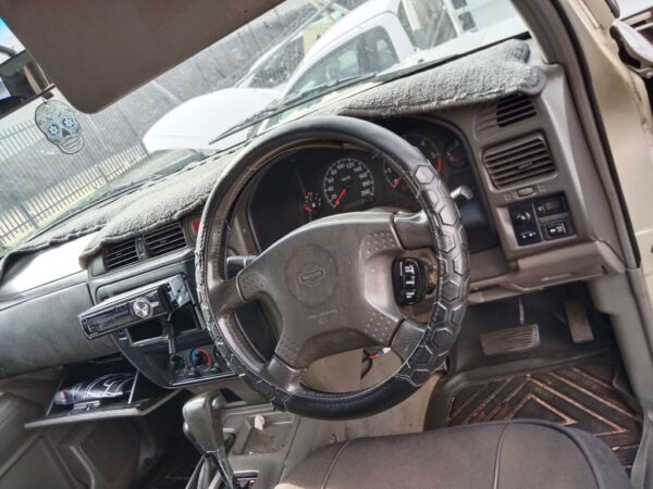 P4984 - Nissan Patrol 2000 Gold Wrecking - Image 5