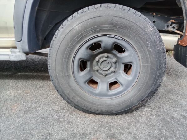 P4984 - Nissan Patrol 2000 Gold Wrecking - Image 9
