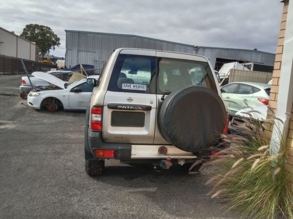 P4984 - Nissan Patrol 2000 Gold Wrecking - Image 14