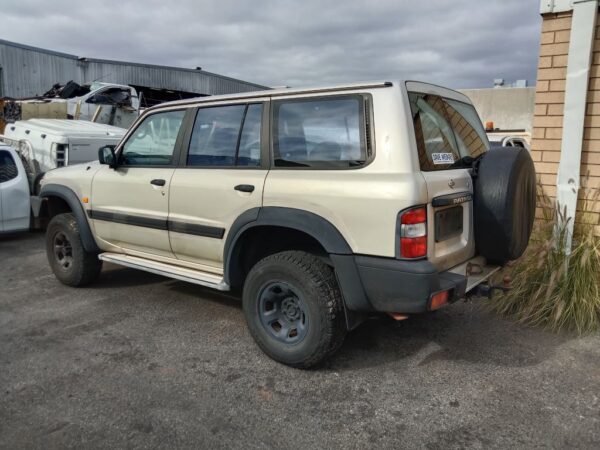 P4984 - Nissan Patrol 2000 Gold Wrecking - Image 15