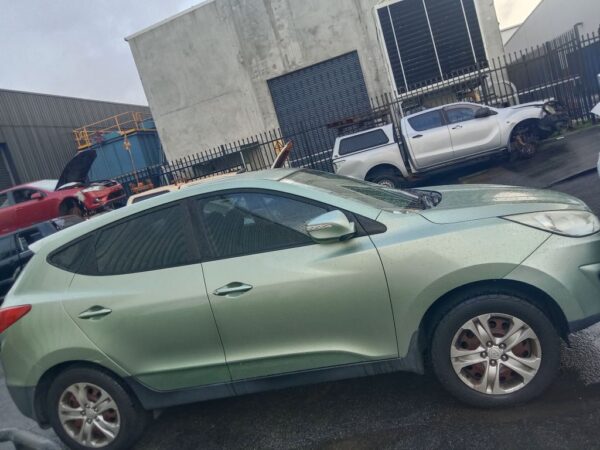 P4985 - Hyundai IX35 2010 Green Wrecking - Image 11