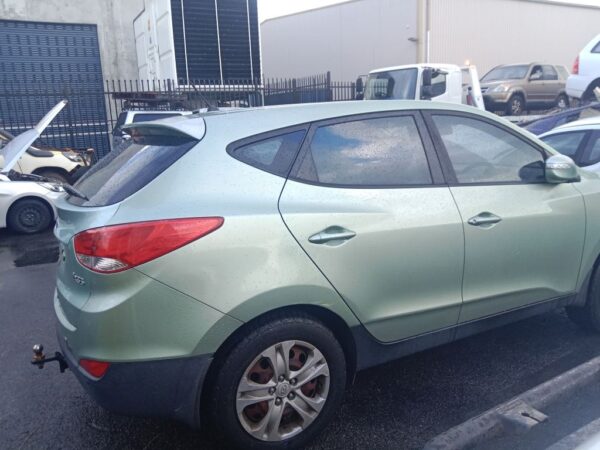P4985 - Hyundai IX35 2010 Green Wrecking - Image 12