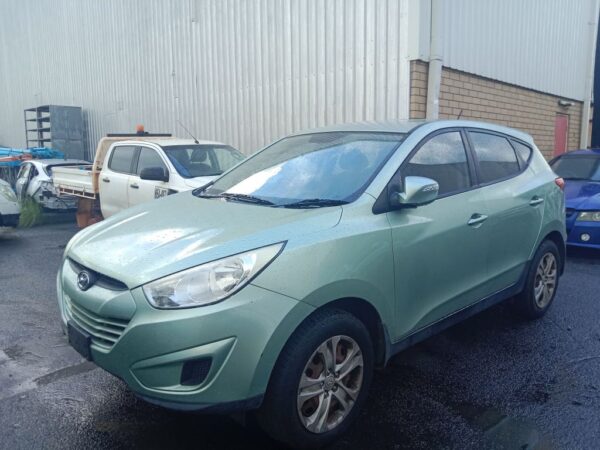 P4985 - Hyundai IX35 2010 Green Wrecking - Image 16