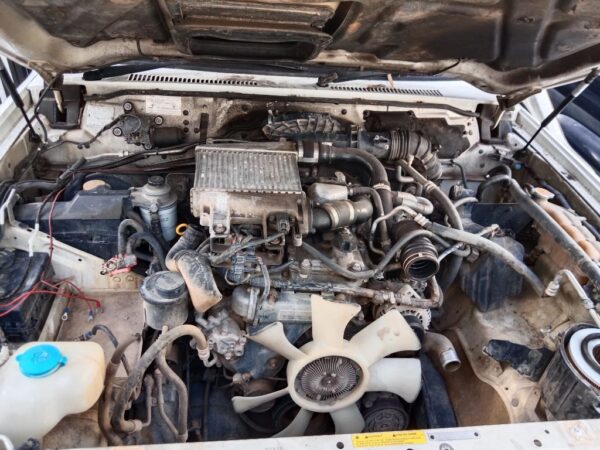 P4986 - Nissan Patrol 2006 White Wrecking - Image 2