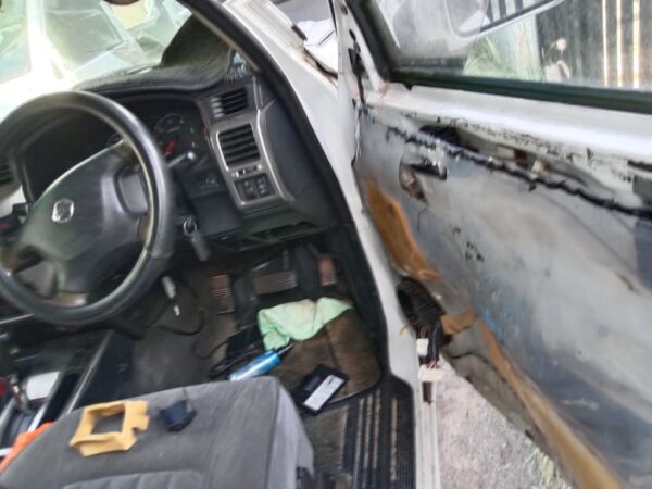 P4986 - Nissan Patrol 2006 White Wrecking - Image 4