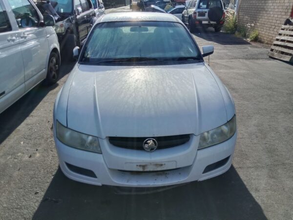 P4987 - Holden Commodore Ute VZ 2005 White Wrecking