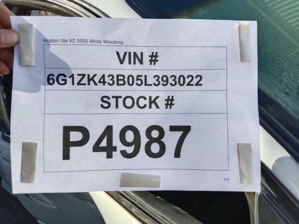 P4987 - Holden Commodore Ute VZ 2005 White Wrecking - Image 10