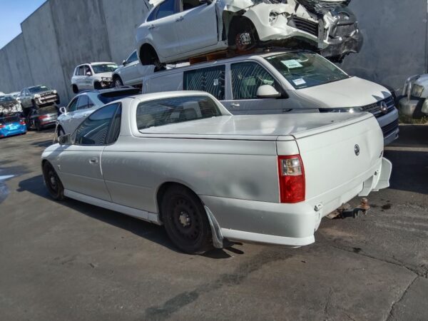 P4987 - Holden Commodore Ute VZ 2005 White Wrecking - Image 14