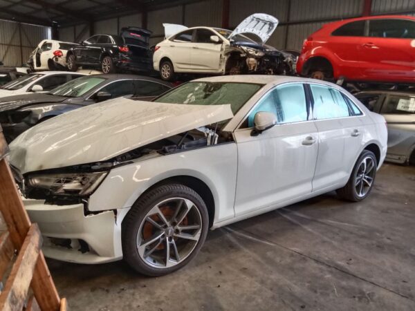 P4988 - Audi A4 2016 White Wrecking