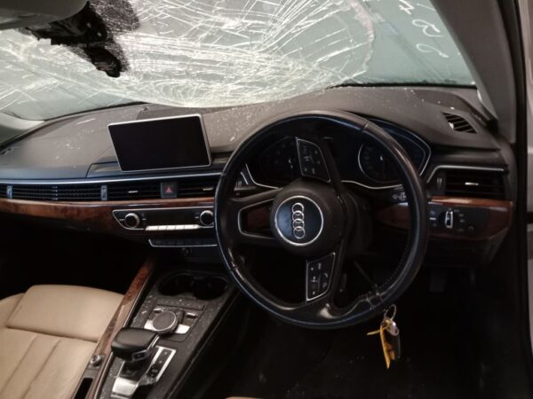 P4988 - Audi A4 2016 White Wrecking - Image 4