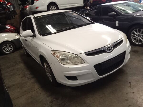 P4990 - Hyundai i30 2008 White Wrecking