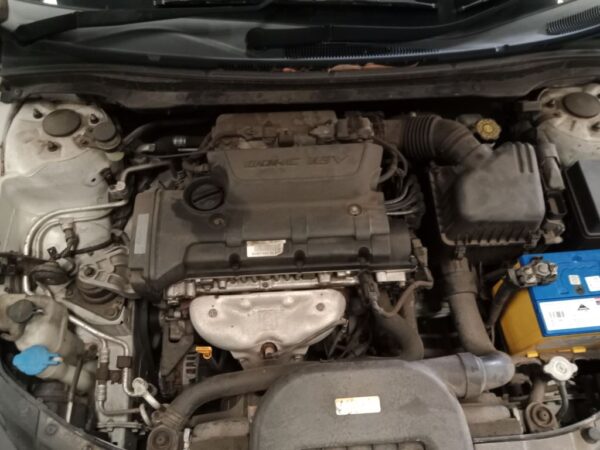 P4990 - Hyundai i30 2008 White Wrecking - Image 3