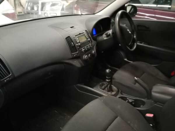P4990 - Hyundai i30 2008 White Wrecking - Image 4