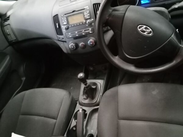 P4990 - Hyundai i30 2008 White Wrecking - Image 5