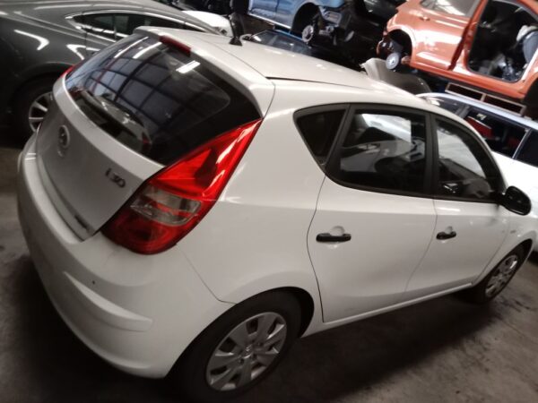 P4990 - Hyundai i30 2008 White Wrecking - Image 7