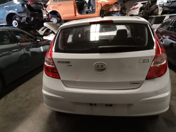 P4990 - Hyundai i30 2008 White Wrecking - Image 8