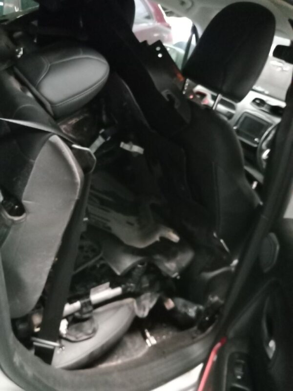 P4992 - Jeep Renegade 2016 Silver Wrecking - Image 2