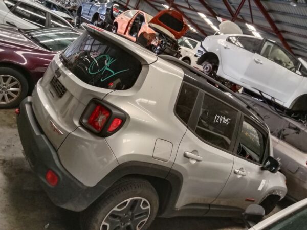 P4992 - Jeep Renegade 2016 Silver Wrecking - Image 6