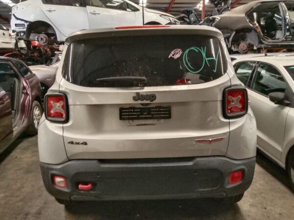 P4992 - Jeep Renegade 2016 Silver Wrecking - Image 7