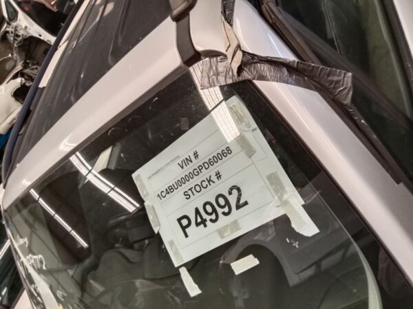 P4992 - Jeep Renegade 2016 Silver Wrecking - Image 9