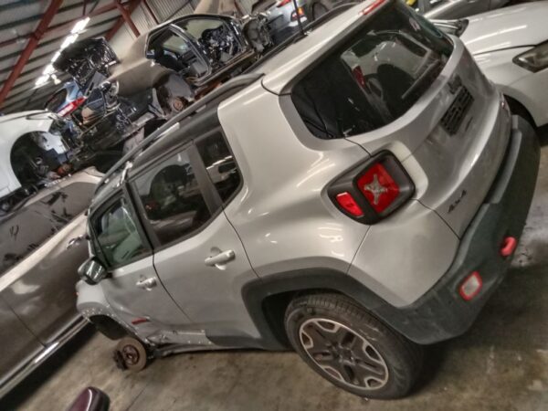 P4992 - Jeep Renegade 2016 Silver Wrecking - Image 10