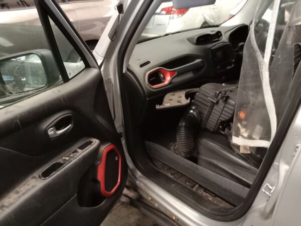 P4992 - Jeep Renegade 2016 Silver Wrecking - Image 11