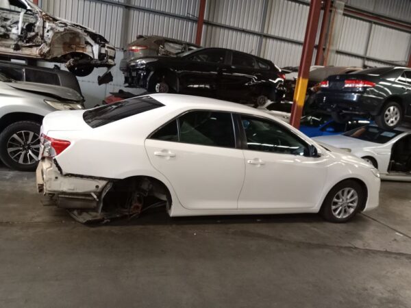 P4993 - Toyota Camry 2015 White Wrecking - Image 11