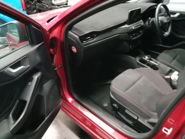 P4995 - Ford Focus 2019 Red Wrecking - Image 5