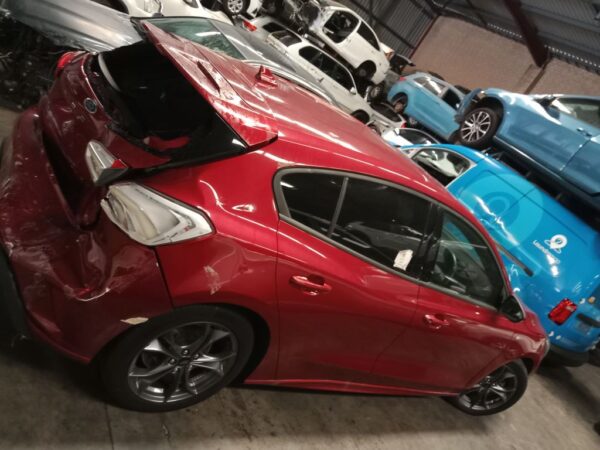P4995 - Ford Focus 2019 Red Wrecking - Image 8