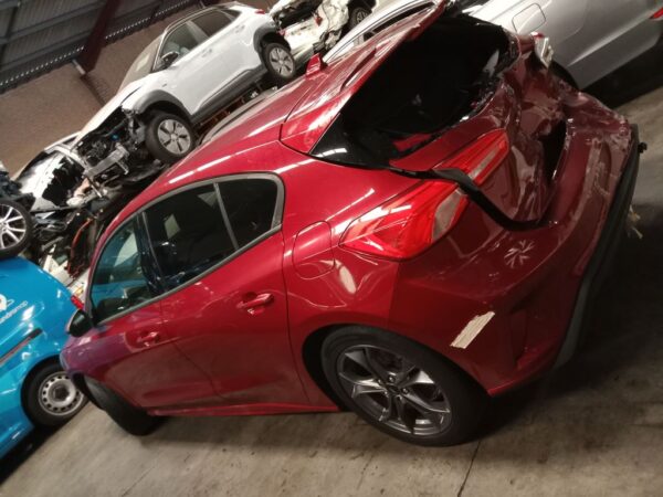 P4995 - Ford Focus 2019 Red Wrecking - Image 9