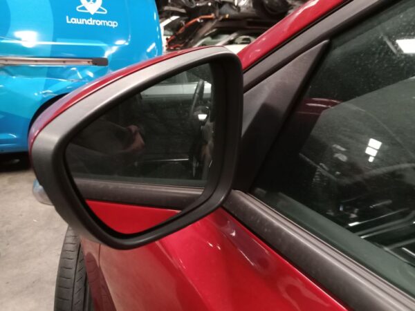 P4995 - Ford Focus 2019 Red Wrecking - Image 10
