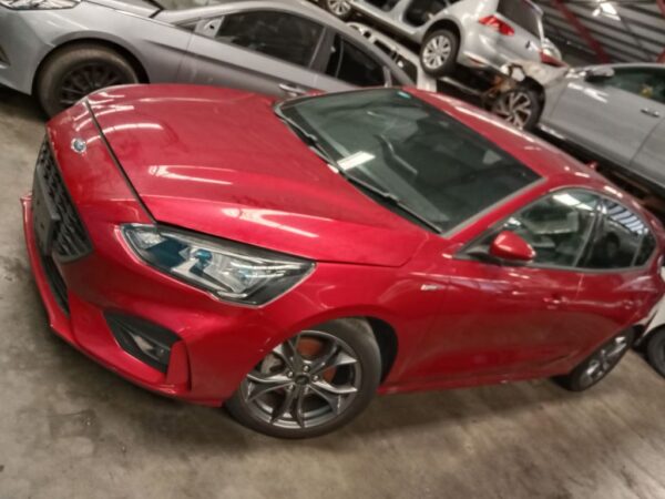 P4995 - Ford Focus 2019 Red Wrecking - Image 13