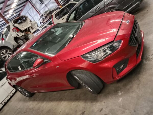P4995 - Ford Focus 2019 Red Wrecking - Image 16