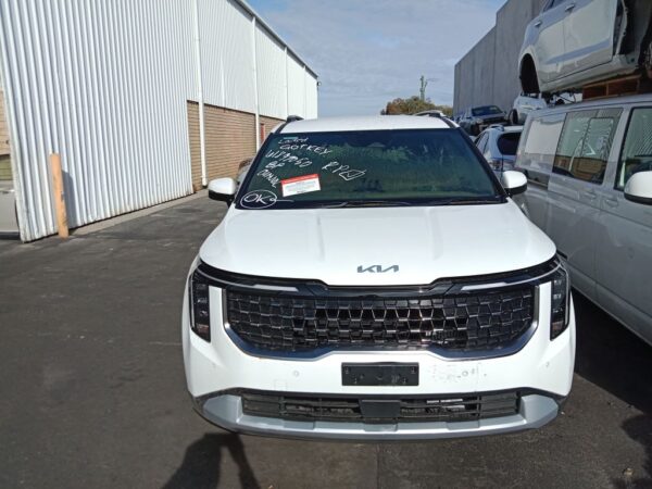 P5001 - Kia carnival 2025 White Wrecking