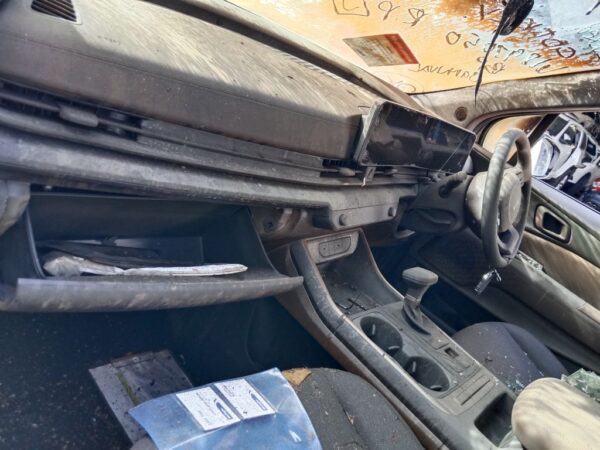 P5001 - Kia carnival 2025 White Wrecking - Image 4