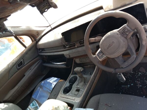 P5001 - Kia carnival 2025 White Wrecking - Image 6
