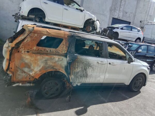 P5001 - Kia carnival 2025 White Wrecking - Image 7