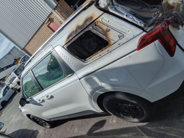 P5001 - Kia carnival 2025 White Wrecking - Image 9