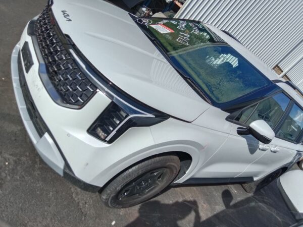 P5001 - Kia carnival 2025 White Wrecking - Image 10