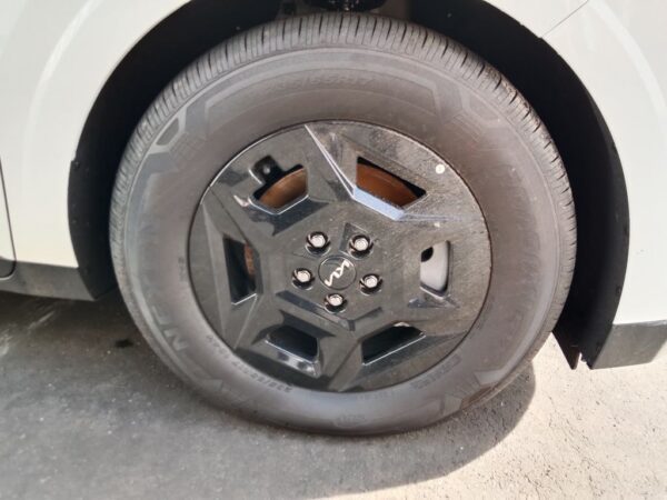 P5001 - Kia carnival 2025 White Wrecking - Image 12