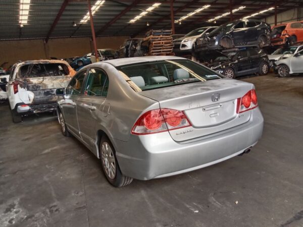 P5003 - Honda Civic 2007 Silver Wrecking - Image 13