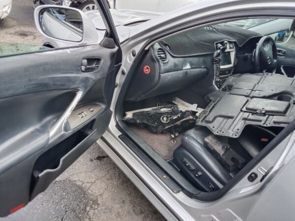 P5006 - Lexus IS250 2006 Silver Wrecking - Image 5