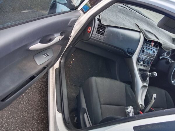 P5008 - Toyota corolla hatchback 2008 White Wrecking - Image 3