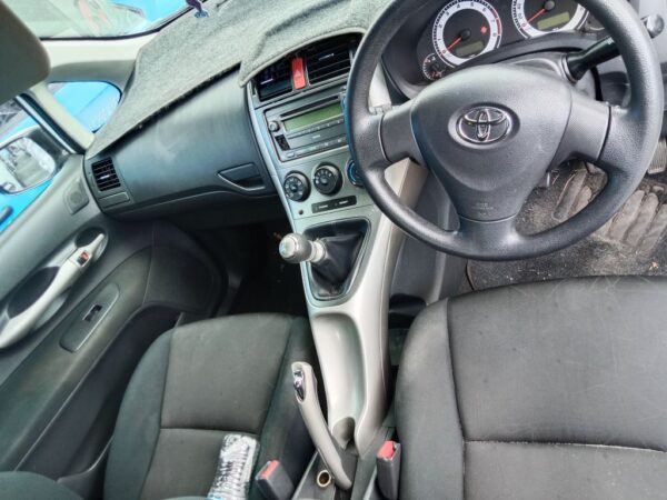 P5008 - Toyota corolla hatchback 2008 White Wrecking - Image 4