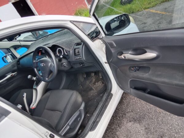 P5008 - Toyota corolla hatchback 2008 White Wrecking - Image 6